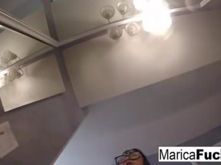 Marica hase en coqueta lencería masturba en la espejo