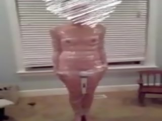 Femme wrapped en plastique bénéficie la magie baguette magique: gratuit sexe 36