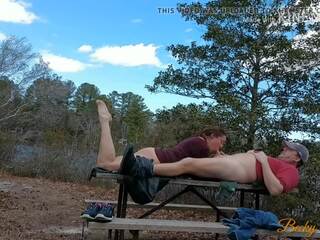 الهاوي زوجة مارس الجنس و creampied في جمهور picnic جدول | xhamster