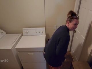 Một lonely mẹ tôi đã muốn fuck quyến rũ một companion ai rents cô ấy tầng hầm chung cư các landlady phần 2