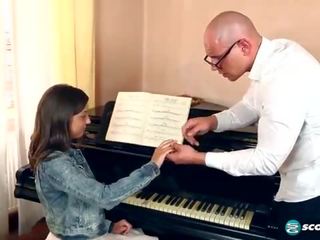 Dhelparak di piano mësim pd i rritur film video - spankbang 2