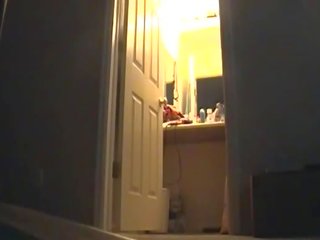 Mutter bekommen aus von dusche versteckt kamera