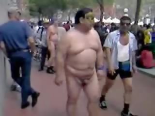 Fat Asian chap Jerking On The Street mov